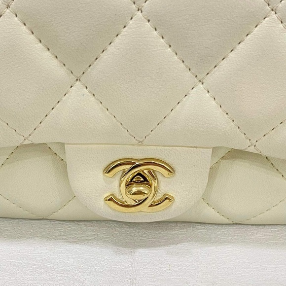 Chanel logo pearl chain bag - 4000 cad - Picture 5 of 13